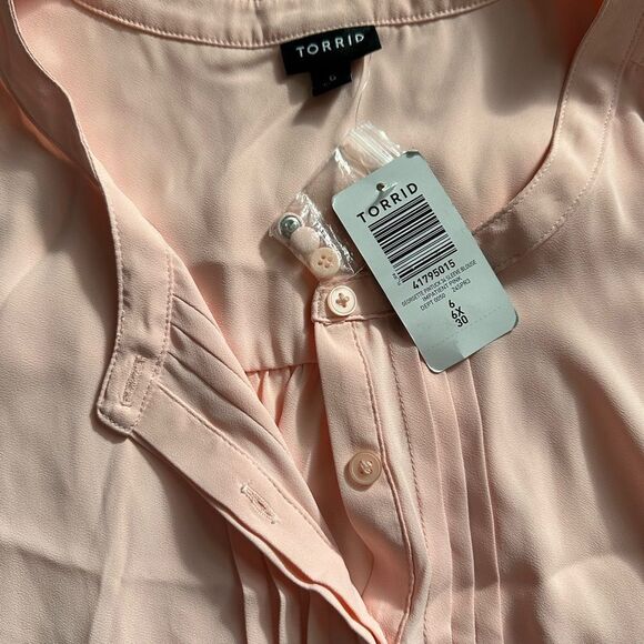 Torrid Top Button Down Light Pink New Womens Size 6X - Picture 3 of 9